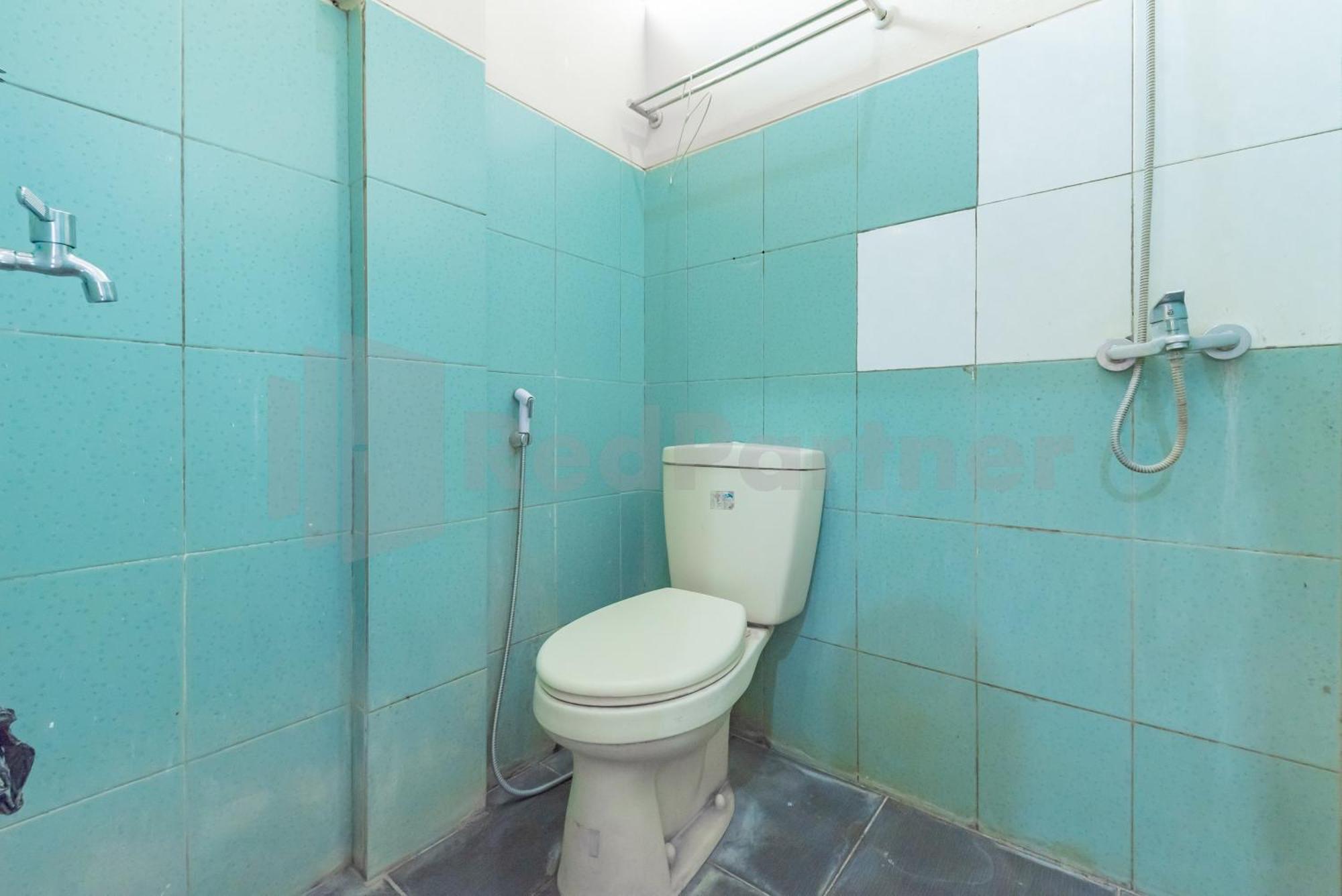 Wisma Alamanda Near Terminal Cicaheum Redpartner Бандунг Екстериор снимка