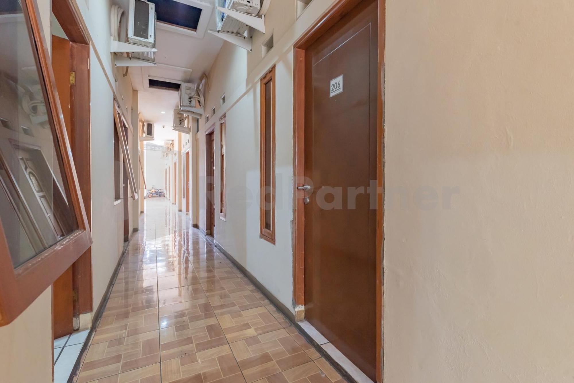 Wisma Alamanda Near Terminal Cicaheum Redpartner Бандунг Екстериор снимка