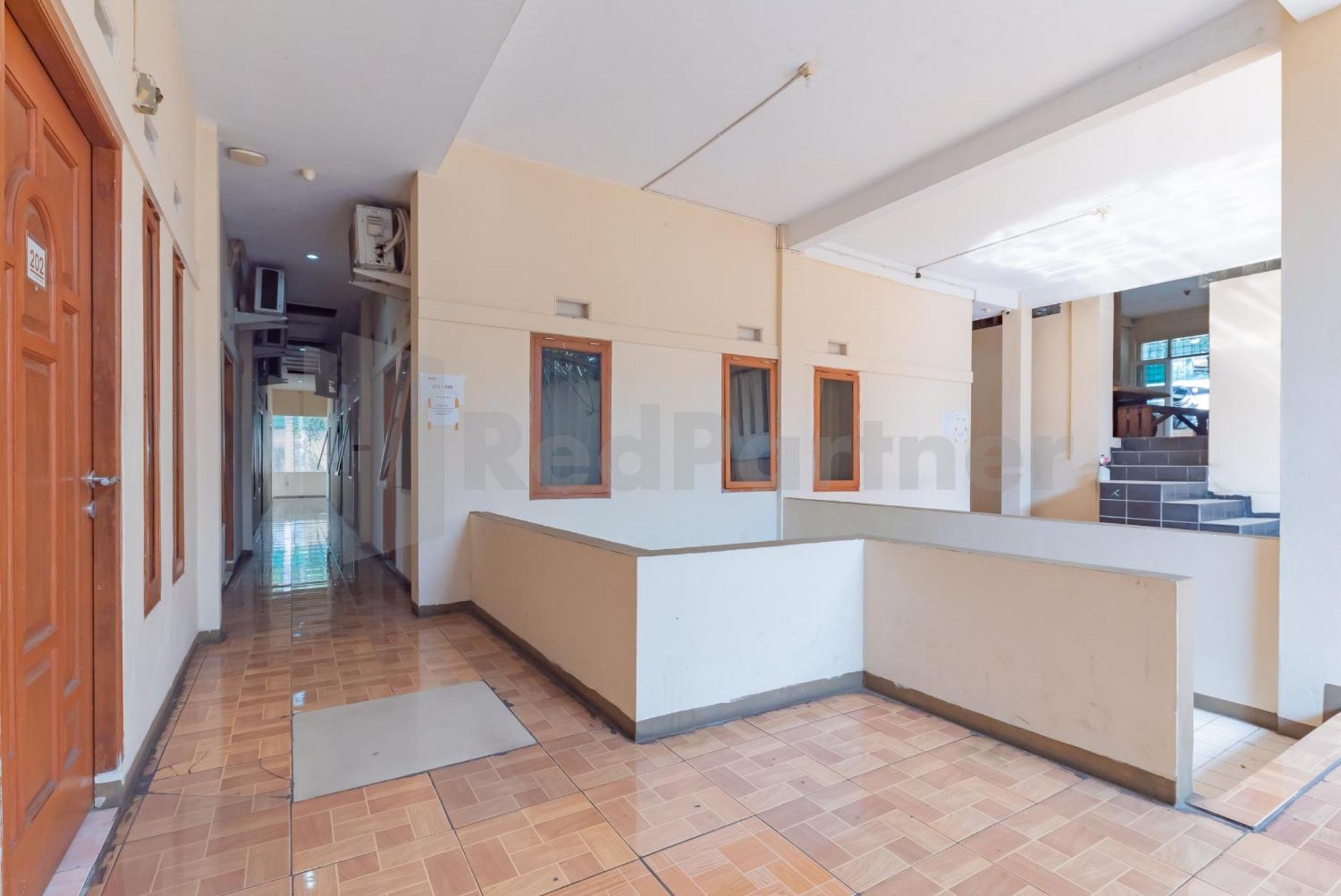 Wisma Alamanda Near Terminal Cicaheum Redpartner Бандунг Екстериор снимка