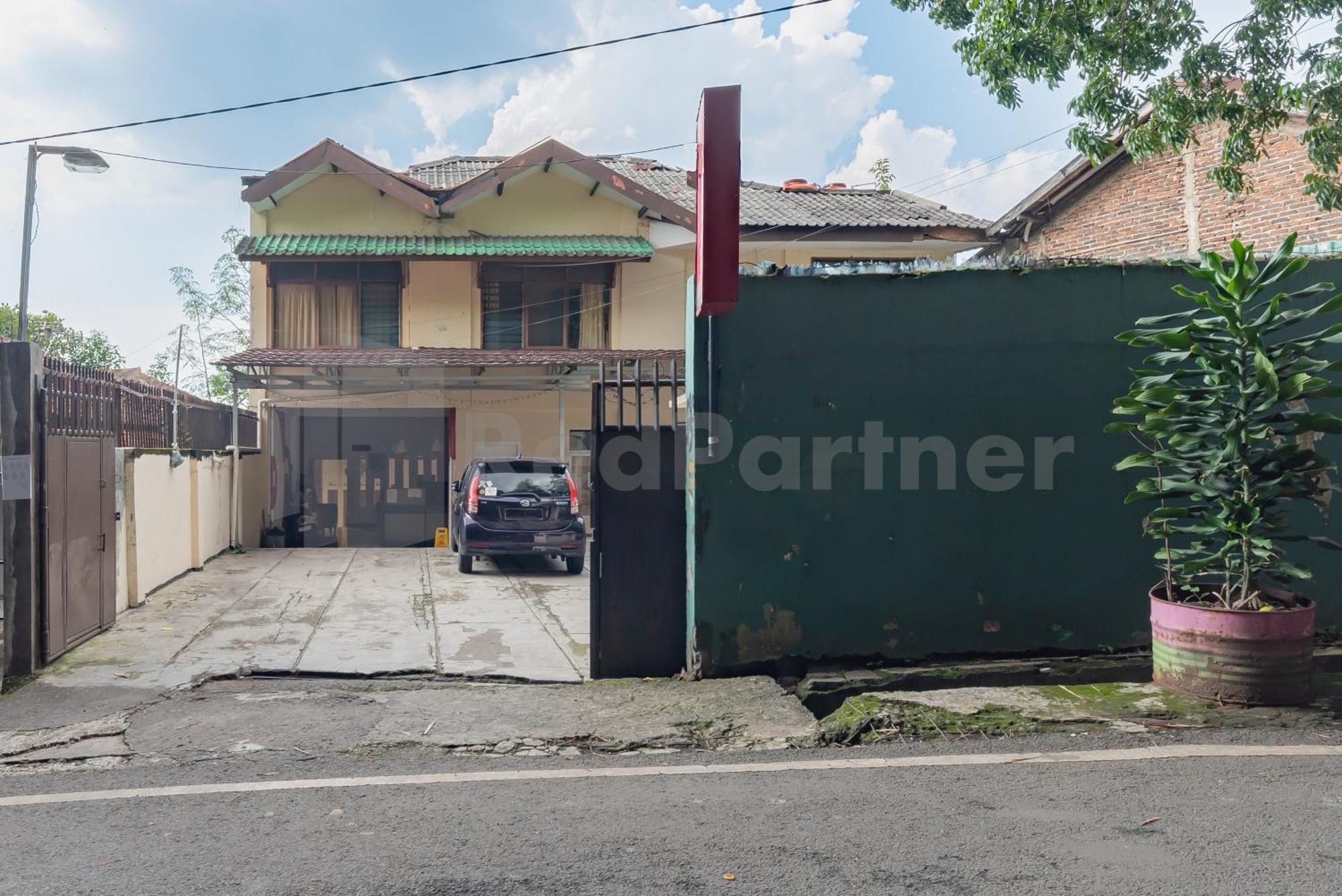 Wisma Alamanda Near Terminal Cicaheum Redpartner Бандунг Екстериор снимка