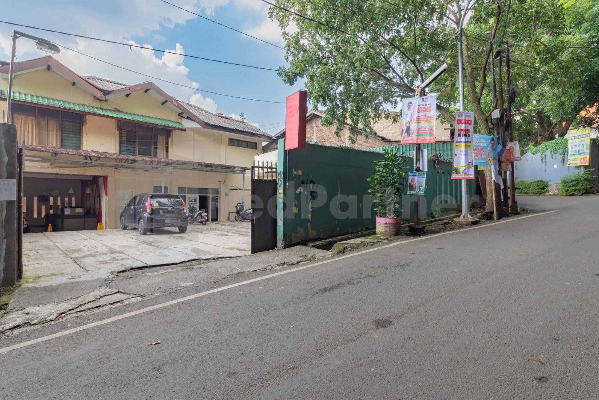 Wisma Alamanda Near Terminal Cicaheum Redpartner Бандунг Екстериор снимка